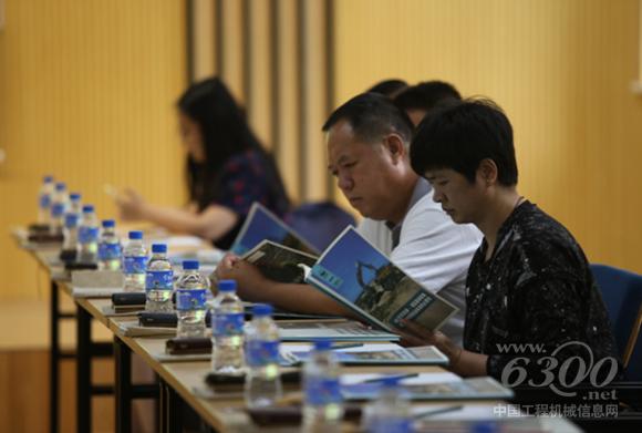 各行业龙头企业代表聚集在西双版纳认真学习并与临工一起力行节能减排计划