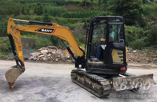 三一<a href=http://product.sanygroup.com/excavator-mnw-b0.html target=_blank class=infotextkey>微型挖掘机</a>